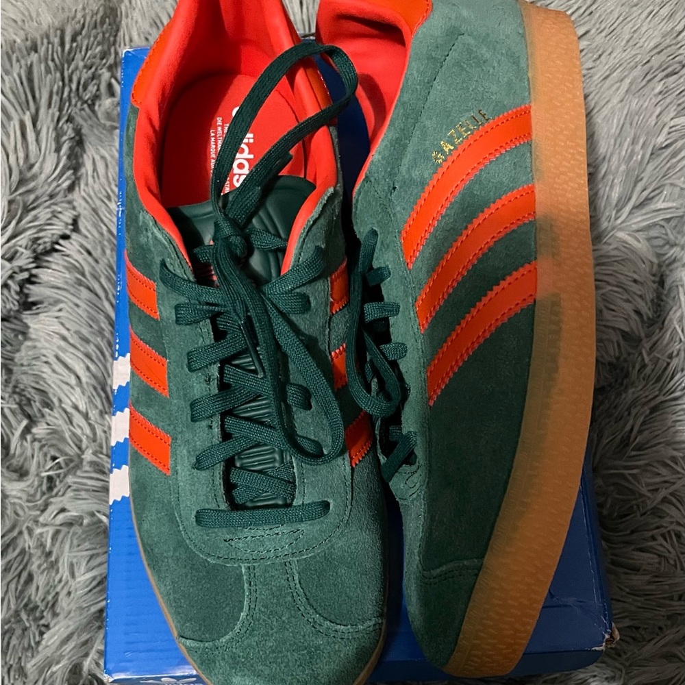 Adidas Gazelle sneakers / green and red / women’s size 9